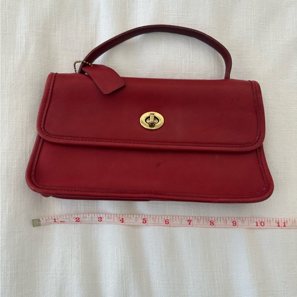Rare Coach Geometric Clutch bag in red glovetanned leather - Picture 10 of 12